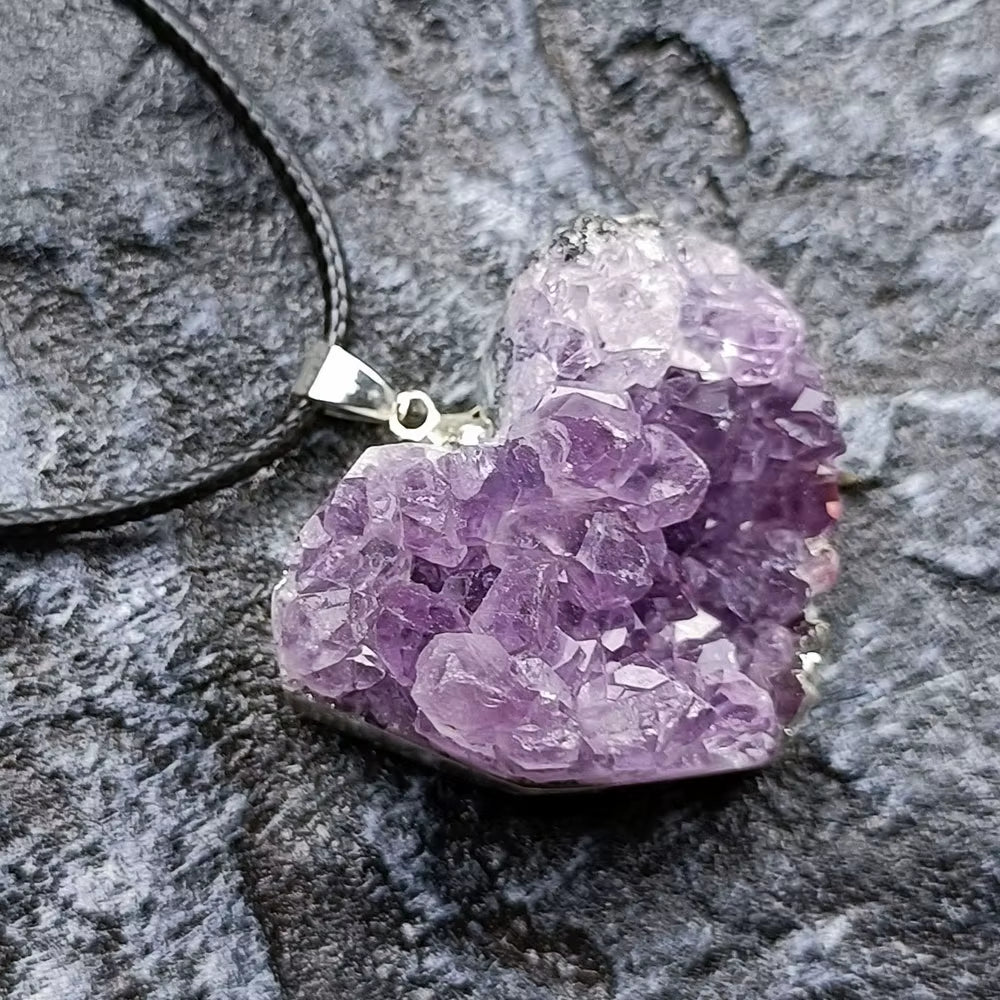 Uruguay Natural Amethyst Cluster Pendant White Crystal Irregular Tooth Cave Heart-Shaped Necklace Gemstone Material